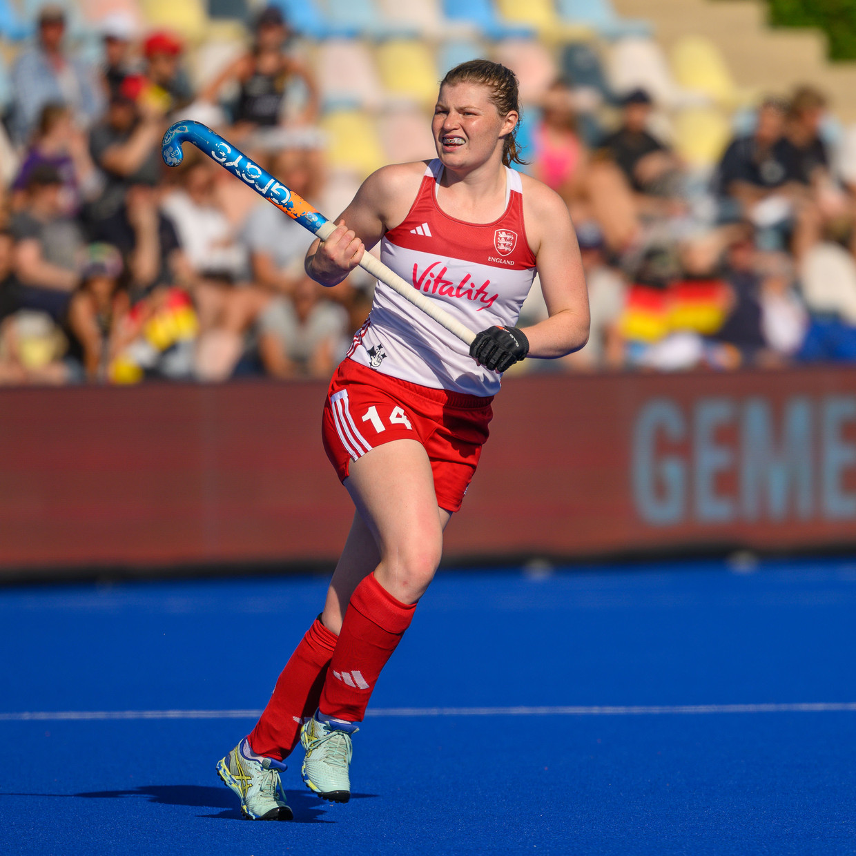 Tessa Howard playing for Mönchengladbach.  The 24-year-old Englishwoman has personally ensured that hockey players will have freedom of choice in the European Championships, World Cups and Olympic Games from this summer.  Professional photo shoots / Bart Scholderman