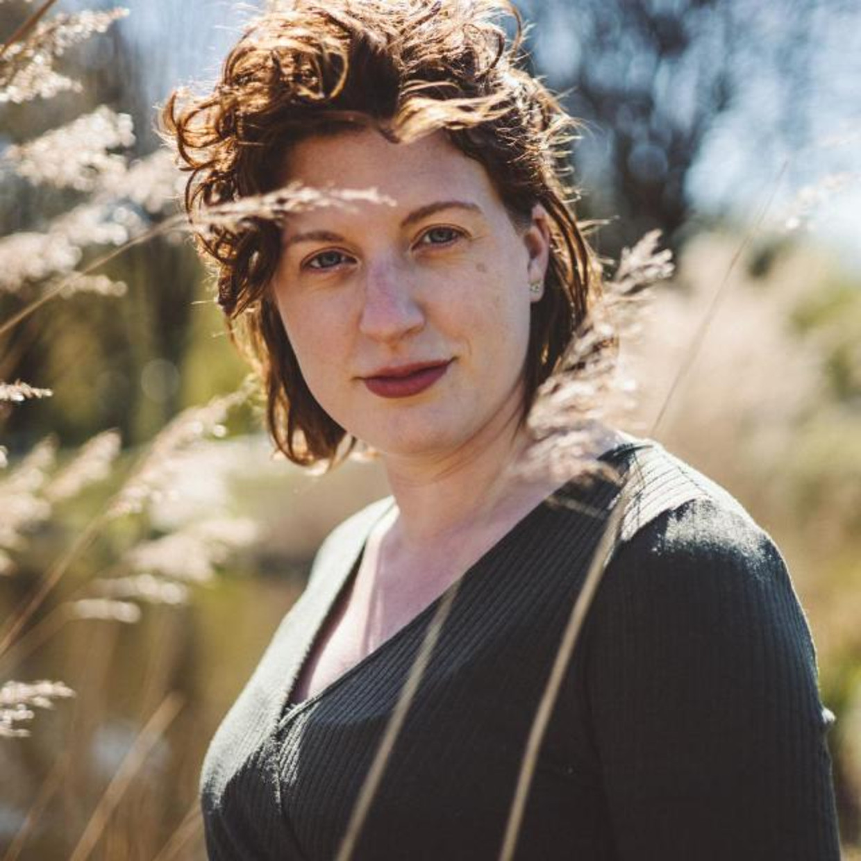 Amber Dujardin (1988) is redacteur bij Tijdgeest. Ze studeerde theaterwetenschap aan de Universiteit van Amsterdam en journalistiek aan de Rijksuniversiteit Groningen. Beeld 