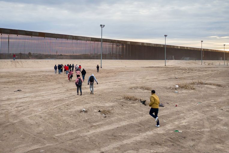 Texas says it can do a better job of stopping immigrants than Washington